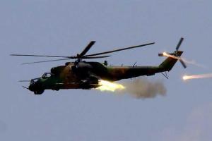 В центре Москвы над главным офисом ФСБ летает боевой вертолет