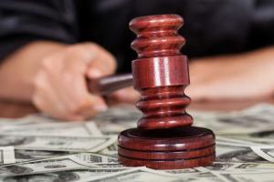 На Луганщине за взятку будут судить заведующую кафедрой одного из университетов