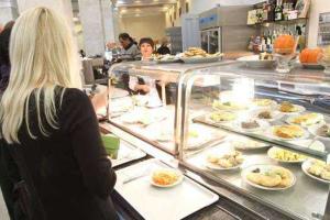 В здании Рады детей-экскурсантов впервые накормили обедом