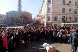 Черновицкие студенты принесли гроб на митинг возле Министерства образования
