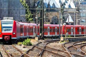 В Германии беженец выпрыгнул из поезда на ходу, чтобы его не депортировали