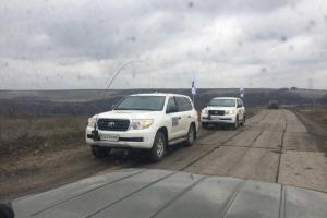 Под Донецком боевики стреляют из минометов, танков и гаубиц, - журналист