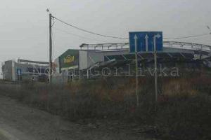 Рынок "Господар" в Горловке продолжают "пилить на металл"