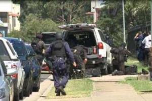 В Сиднее неизвестные устроили стрельбу на заводе и захватили заложников 