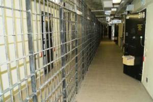 В Петербурге украинец разбил бутылку о голову полицейского 