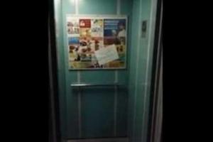 В Севастополе лифты не работают, но в них круглосуточно звучит гимн России