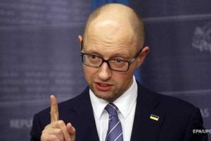 Яценюк пожаловался на "нож в спине"