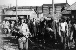 В московскую школу под видом ветерана войны пригласили лагерного «вертухая»