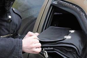 В Киеве из припаркованного автомобиля похитили 260 тысяч гривен