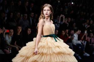 Дочь Веры Брежневой примерила свадебное платье