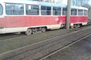 В Харькове трамвай сошел с рельсов