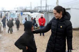 Анджелина Джоли посетила лагерь сирийских беженцев в Ливане
