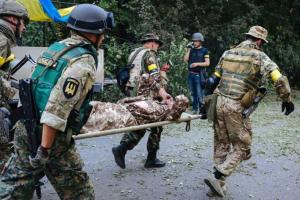 Раненных военных доставили в Одессу