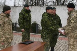 Уже пятую группу украинских саперов подготовили канадские военные