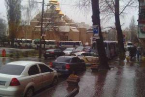 К зданию суда, где рассматривается дело Краснова и Шелест, стянули автобусы Нацгвардии