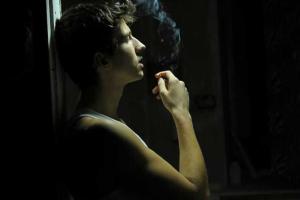 Актер устроил дебош и выпрыгнул из окна в центре Москвы