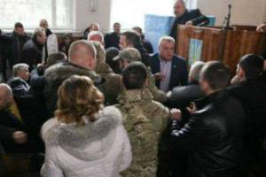 В горсовете на Черкасчине «Правый сектор» устроил масштабную драку 