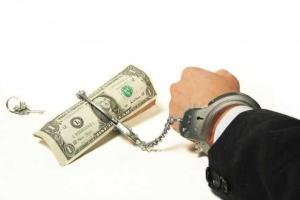 В Киевской области двух чиновников поймали на взятке