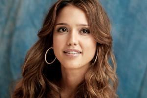 Джессика Альба восхитила великолепной фигурой