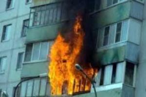 Мариуполец чуть не сгорел, пытаясь спасти квартиру от огня 