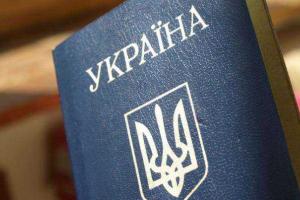 Жительница Донецка не выходит на улицу без украинского паспорта