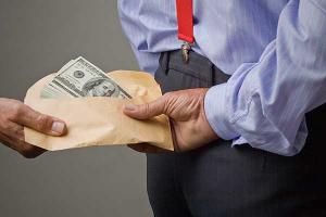 В Киеве задержали мужчину за вымогательство взятки