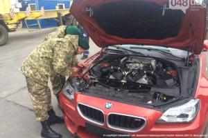 В Одесском порту задержали контейнер с угнанными машинами премиум-класса