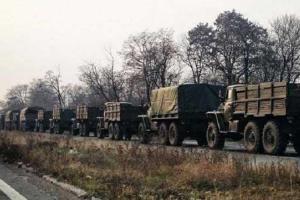 На Донбассе появились колонна инженерной техники и грузовики с боеприпасами в сопровождении майора ВС РФ