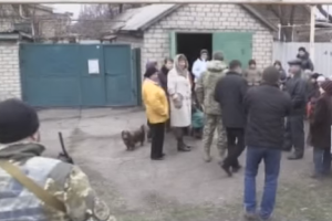 Жители «серой зоны» на Донетчине просят чиновников вернуть цивилизацию в их дома