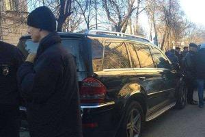 В Киеве обиженный водитель сбил сотрудника полиции