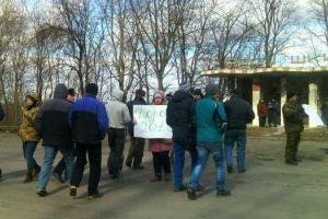 В Черкасской области возмущенные жители перекрыли дорогу и жгли шины