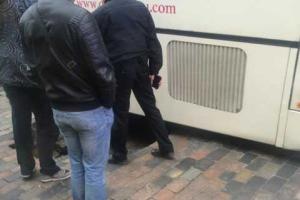 В центре Киева провалился автобус с детьми