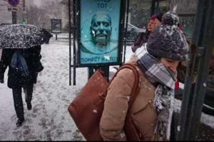 Плакат со Сталиным свидетельствует о том, что в России еще остались смельчаки – Евгений Киселев