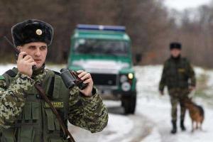 На границе с Россией в Сумской области пограничники заметили БТРы