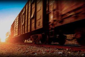 С оккупированных территорий в Украину спокойно катаются грузовые поезда, время взрывать пути – волонтер