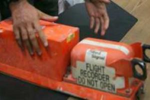 Официально: "черные ящики" разбившегося "Боинга" сильно повреждены