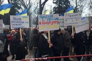 Под Радой активисты требуют назначить Луценко главой ГПУ