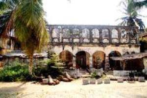 Боевики расстреливали людей на пляже в Кот-д’Ивуаре