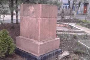 В Мариуполе украли памятник Дзержинскому