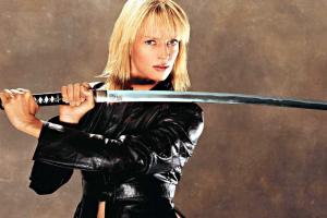 Ума Турман удивила фанатов необычным фото у бассейна