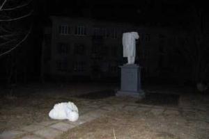 Под Харьковом повалили двух коммунистических идолов