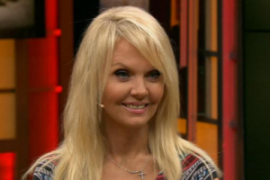 Валерию раскритиковали поклонники за снимок в бикини