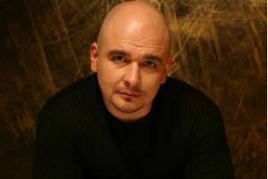 Известного российского певца задержали в московском аэропорту с 2,5 кг черной икры