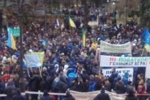 Тысяча активистов требует отставки Кабмина