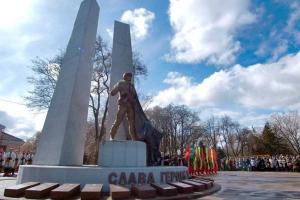 Первый памятник воинам АТО открыли в Кривом Роге