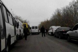 Транспортный поток на линии разграничения остается интенсивным