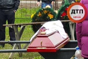 Под Киевом похоронили мальчика, которого переехала женщина на Lexus