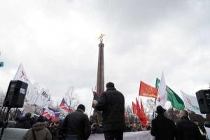 В Москве несколько сотен дальнобойщиков собрались на митинг