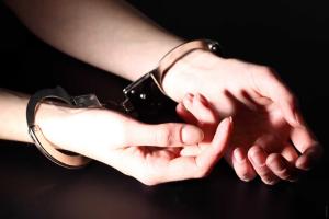 31-летняя россиянка избила мужчину и раздела его догола