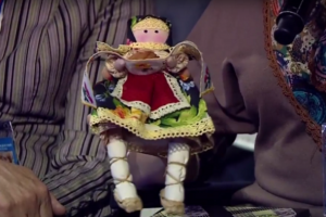 Путину подарили оберег "Бабу Катю"